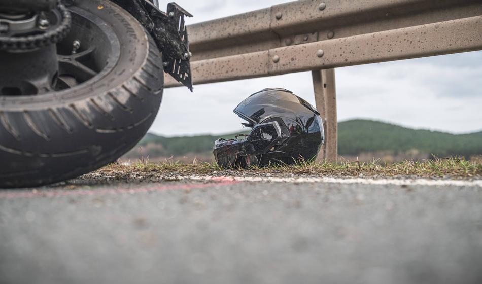 Hudi nesreči na območju Kopra, motorista huje poškodovana