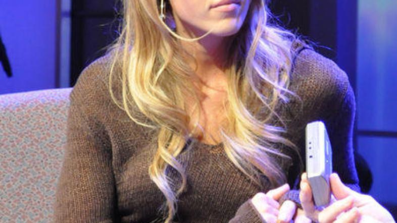 Carrie je obtožila Kinga, da postavlja neumestna vprašanja. 