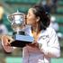 Li Na je prvič dvignila pokal na turnirjih za grand slam!