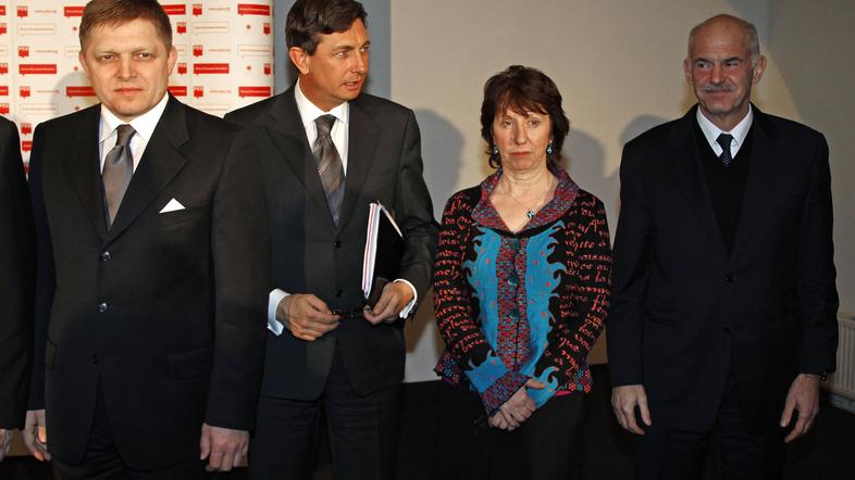 Slovaški premier je prvi z leve, fotografija pa je nastala na februarskem srečan