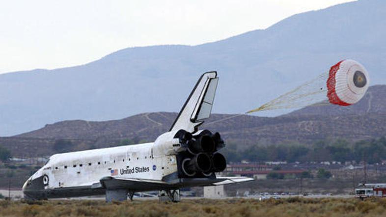 Discovery je pred pristankom dva dni krožil okoli Zemlje.