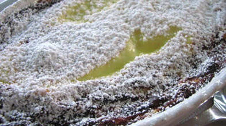 Gratinirane orehove palačinke ponudimo v posodi, v kateri smo jih spekli.