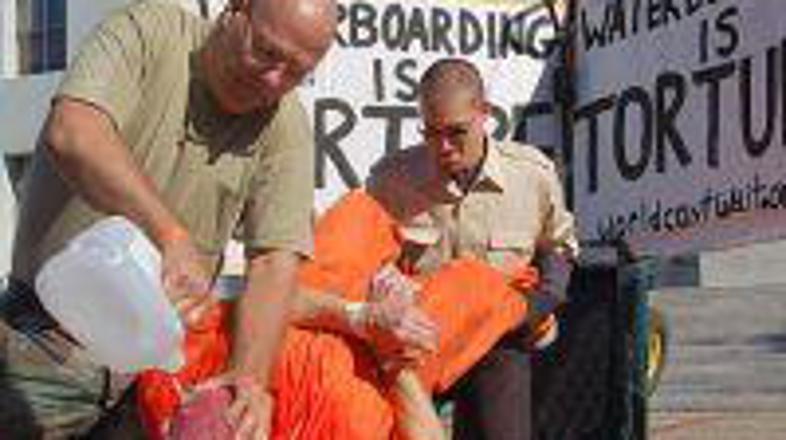 Poleg tradicionalnih metod si je CIA privoščila tudi malce bolj neobičajne metod