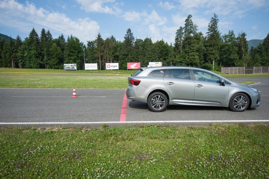 Test zaviranja v AMZS Centru varne vožnje na Vranskem. | Avtor: Anže Petkovšek