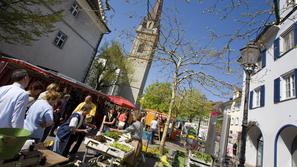 trg tržnica nakupovalci sejem stojnica