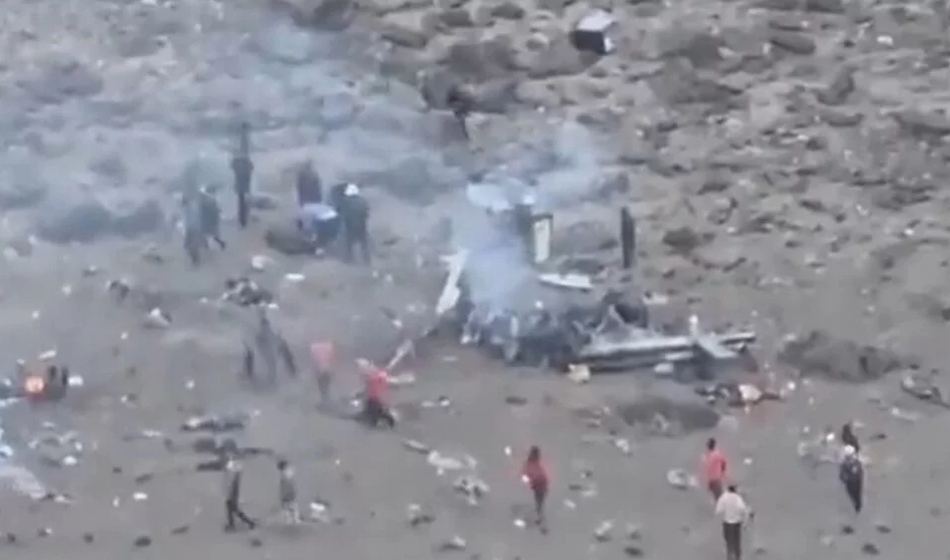 Helikopter reševal turiste s priljubljene plezalne poti, ko je strmoglavil