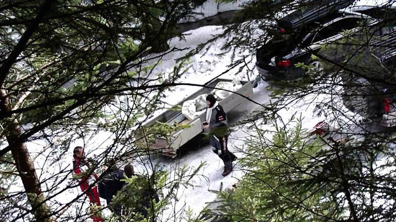Naš bralec Križman je posnel fotografijo, na kateri Rozman pristopa k policistom