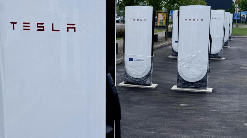 Tesla supercharger