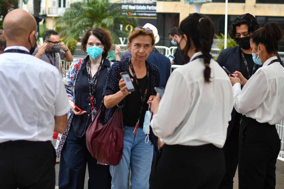 covid potrdilo francija epidemija