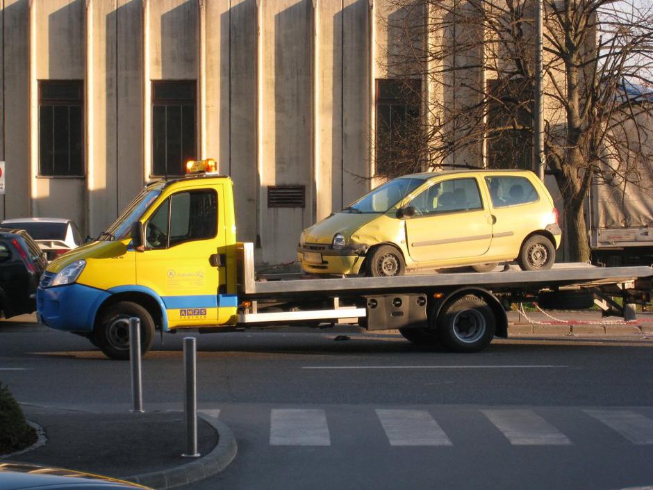 Asistenca na cesti | Avtor: Jaka Dimc