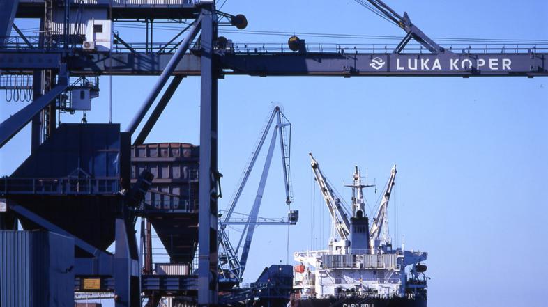 slovenija 17.09.13. luka koper, tovorna ladja, foto: lukakoper