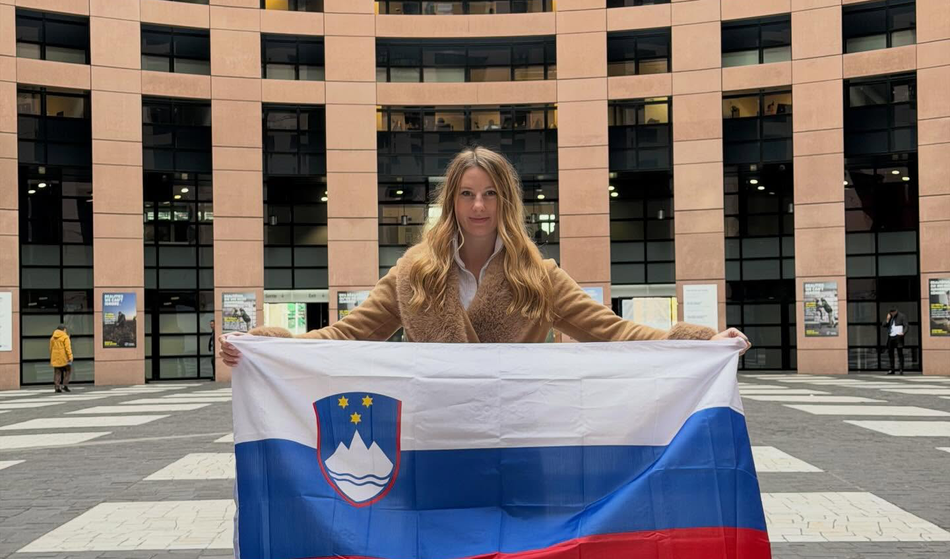 Naša poslanka se je pohvalila s predporočnim darilom, tega ne doživi vsak