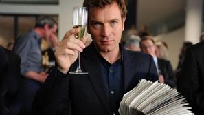 S suspenzom in morečim vzdušjem nabit politični triler Romana Polanskega pripove