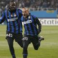 Wesley Sneijder (desno) je z zadetkom v 90. minuti poskrbel za zmago Interja. FO