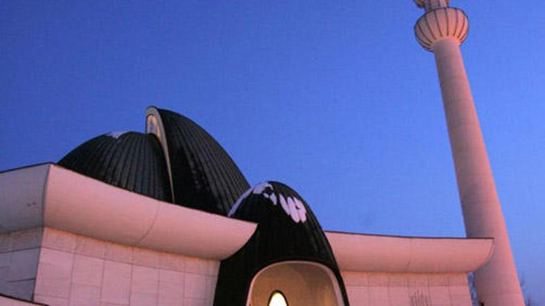 V Zagrebu je džamija nekoliko manjša, kot je predvidena za Ljubljano. Zgrajena j