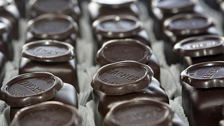 Saher torte in pomanjšane različice lahko uradni čokoladni pečat dobijo le, če s