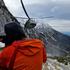 Helikopter Slovenske vojske med reševanjem v gorah