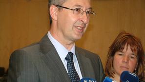 “Glede na obseg del je poslovanje v letošnjem štirimesečju okrog pozitivne ničle