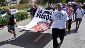 Protesti ob postavitvi dvojezičnih tabel