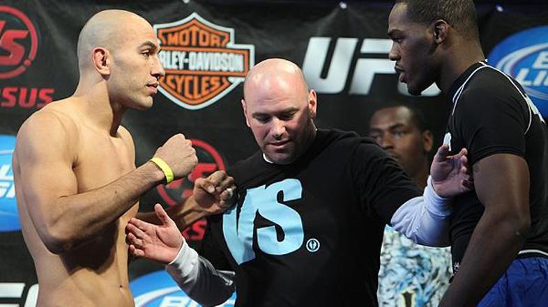 Jon Jones (desno) je Brandona Vero premagal že v prvi rundi. (Foto: Sherdog.com)