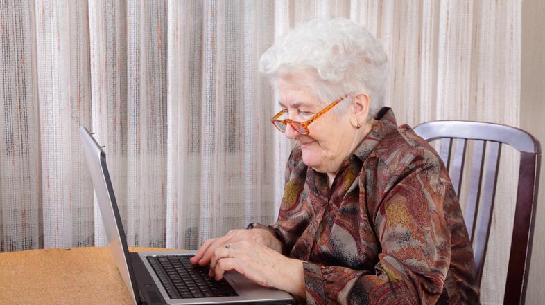 Babi za računalnikom 