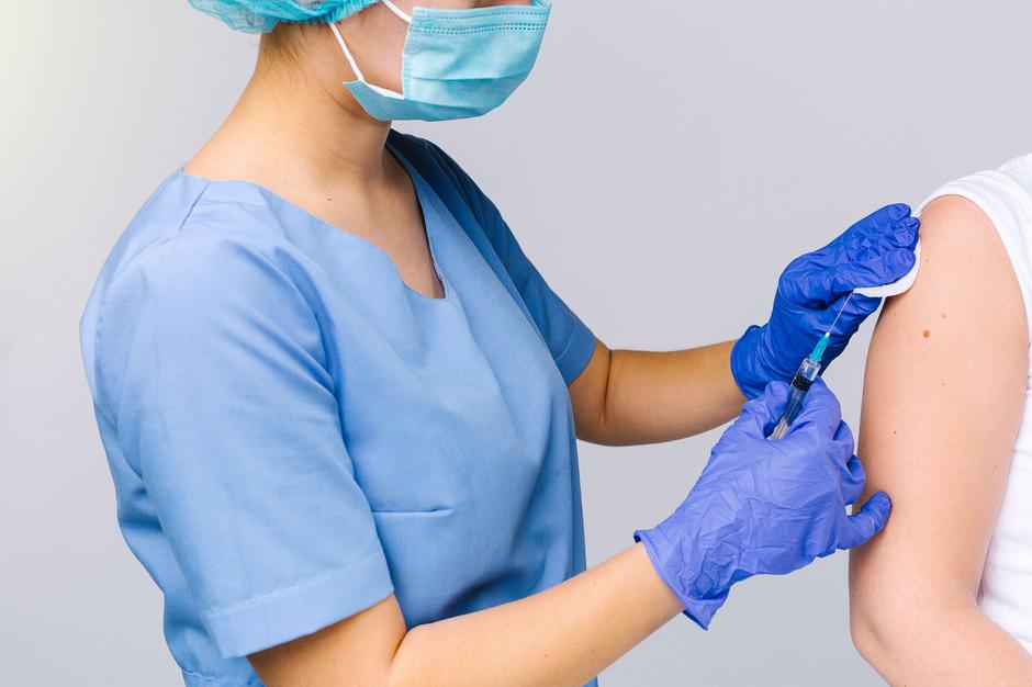 Covid-19, cepljenje, Pfizerjevo cepivo | Avtor: Profimedia