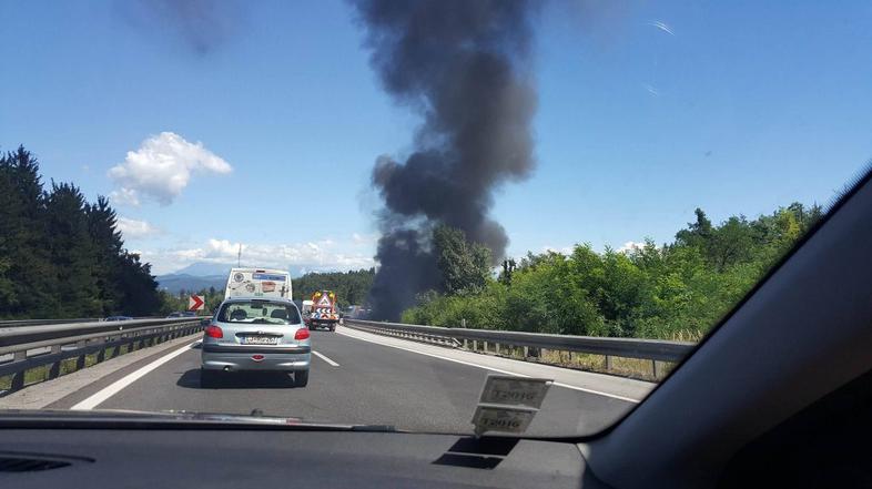 Goreče vozilo na primorki