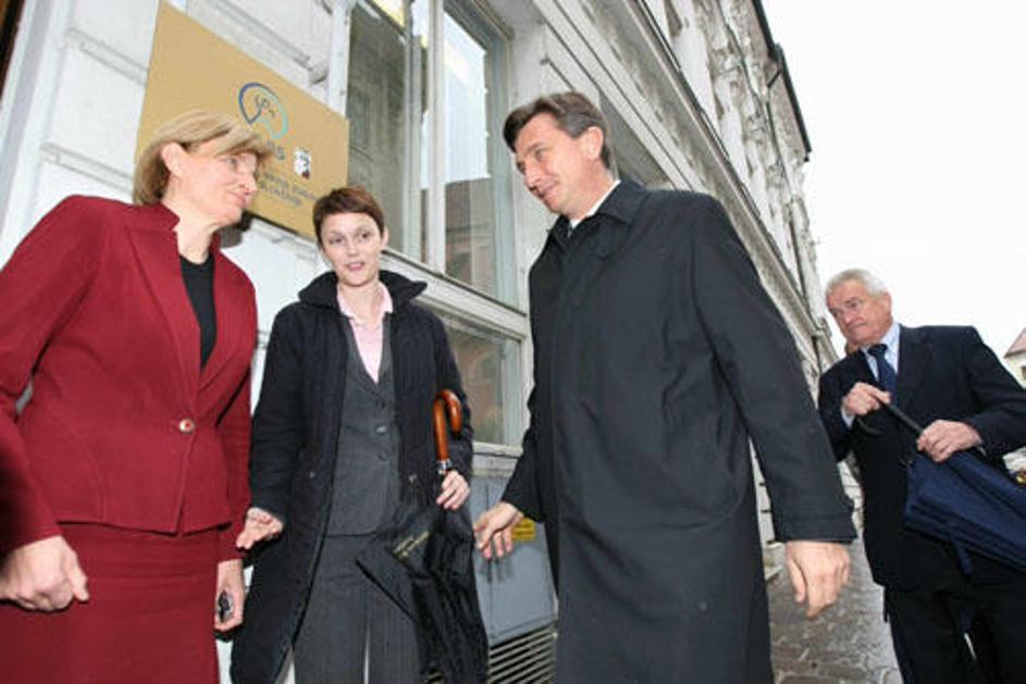 Pahor in Miklavčič sta bila zaradi prašičje gripe na nenapovedanem sestanku na I