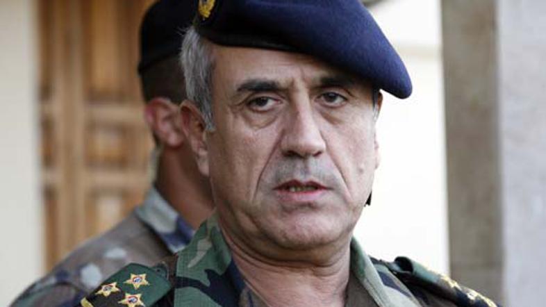 Politično krizo v državi naj bi razrešil poveljnik vojske Michel Suleiman.