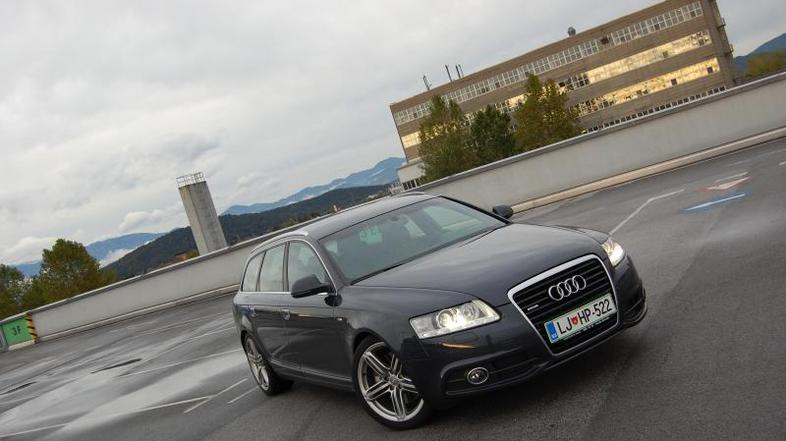 Šestica tako zunaj kot znotraj še ni za staro šaro. S tem motorjem, menjalnikom 