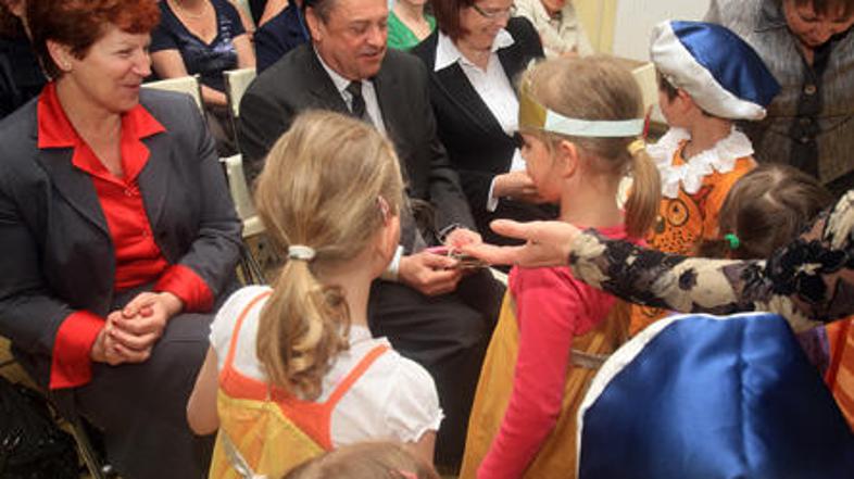 Marija Fabčič (desno) je opozorila, da bo sprememba veljala le za prvo, ne pa tu