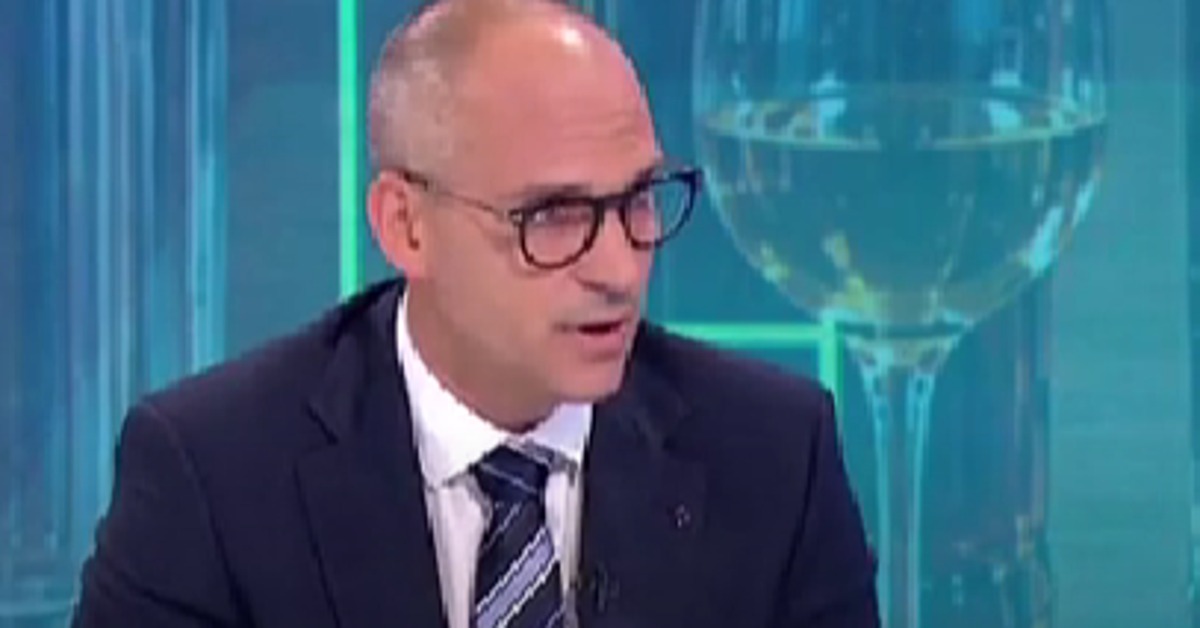 Ostrc trdil, da osnutka nima, nato pa ga je sam prinesel pred...