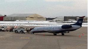 Na letalu je bilo 29 potnikov in trije člani posadke. (Foto: WFSB)