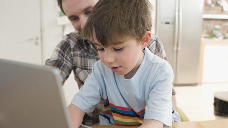 računalnik zaslon otrok starš oče