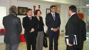 Minister Dorijan Marušič konkretnih odgovorov o usodi brežiške porodnišnice ni d