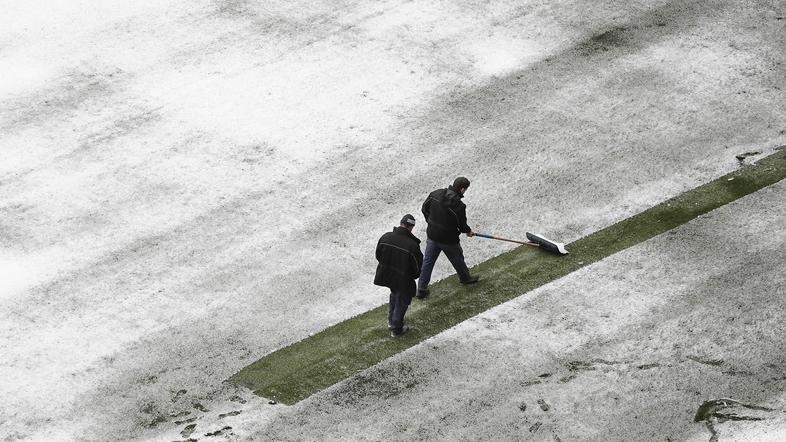 nogometno igrišče sneg