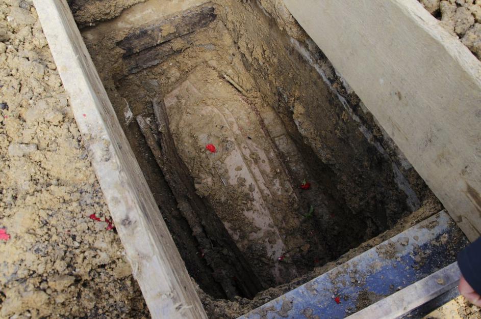 Pogreb v Zgornji Koreni