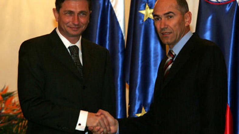 Janševo stranko podpira več vprašanih kot Pahorjevo.