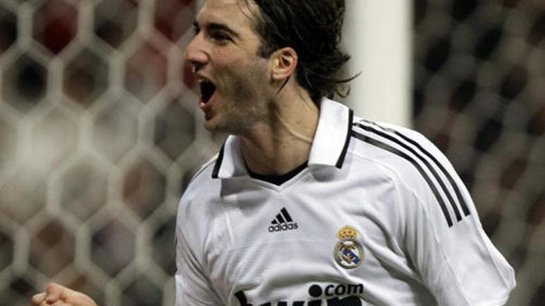 Gonzalo Higuain je z drugim zadetkom kraljevi klub popeljal v vodstvo.