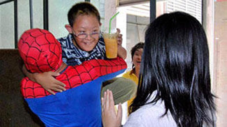 Dečka so varno spravili na trdna tla.