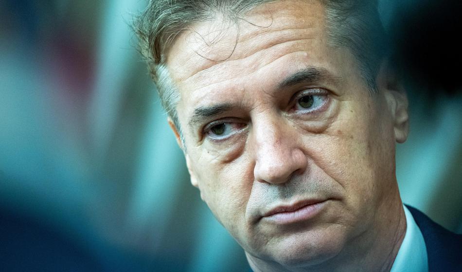 Med vlado in KPK vse bolj napeto: "Strele vedno sekajo v strelovode, ne v kup gnoja"