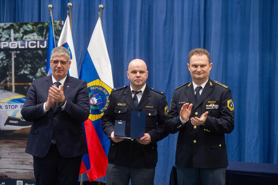 Policist Damjan Flajnik si je prislužil medaljo za hrabrost | Avtor: Anže Petkovšek
