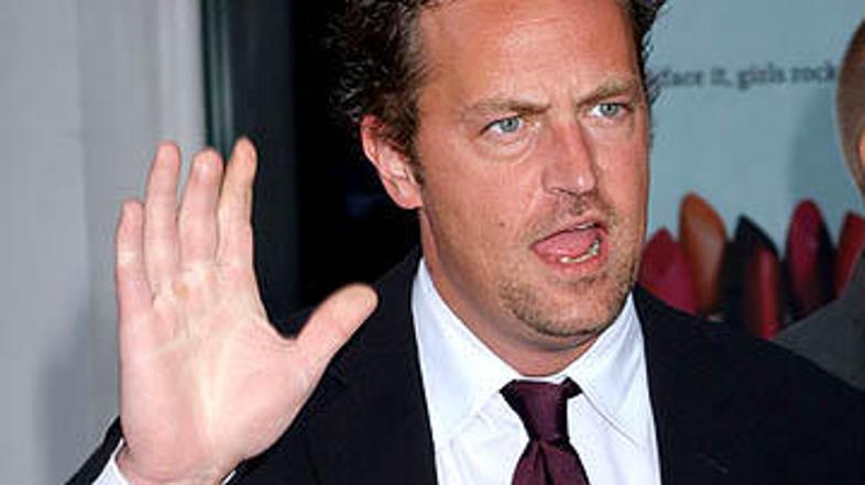 Perry ostaja, kar bo dokazal tudi v novi komediji o (pre)samozavestnem menedžerj