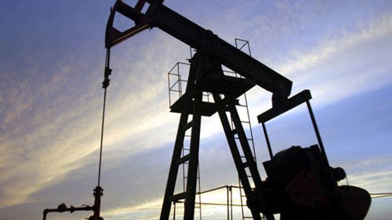 Iranske sile so se v noči iz sobote na nedeljo umaknile z naftnega vrelca na spo