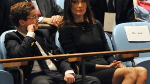 Sin Nicolasa Sarkozyja Louis in žena Carla