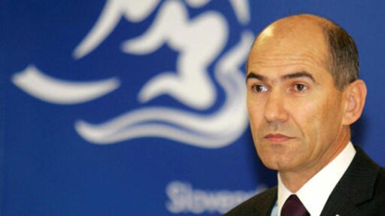 Janša je spomnil na ljudi, ki trpijo zaradi revščine in nasilja.