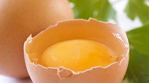 V ZDA se ukvarjajo z množičnim izbruhom z jajci povezane salmonele. (Foto: Shutt