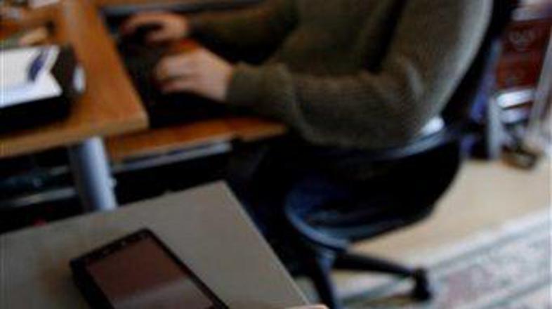 Jeremy Lesniak ima dva mobilnika in pozivnik. (Foto: AP)