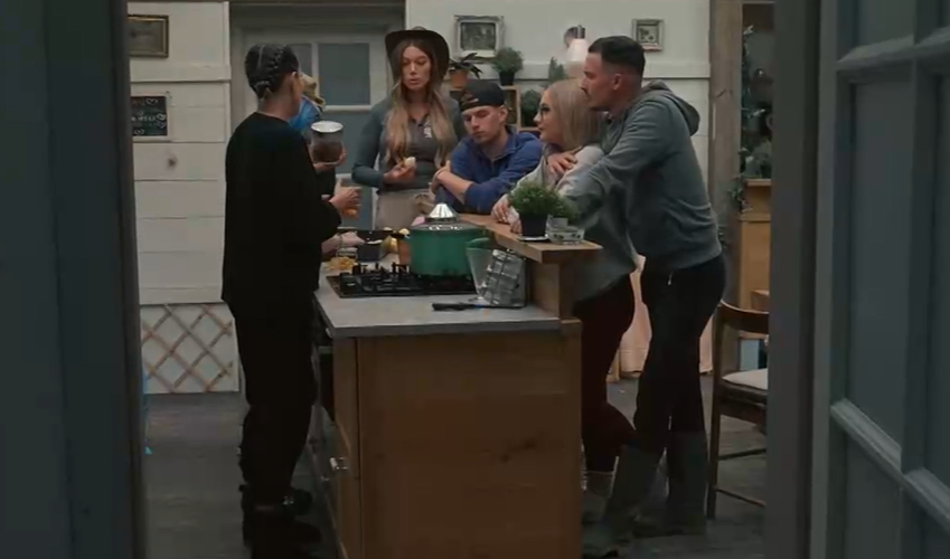 Kmetija: "Odpira noge, da ostane čim dlje"