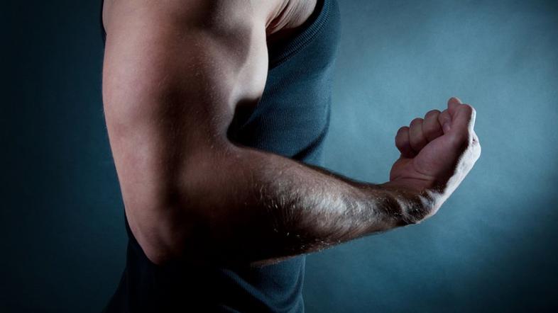 S steroidi si pri izgradnji mišičastega telesa pomagajo mnogi.